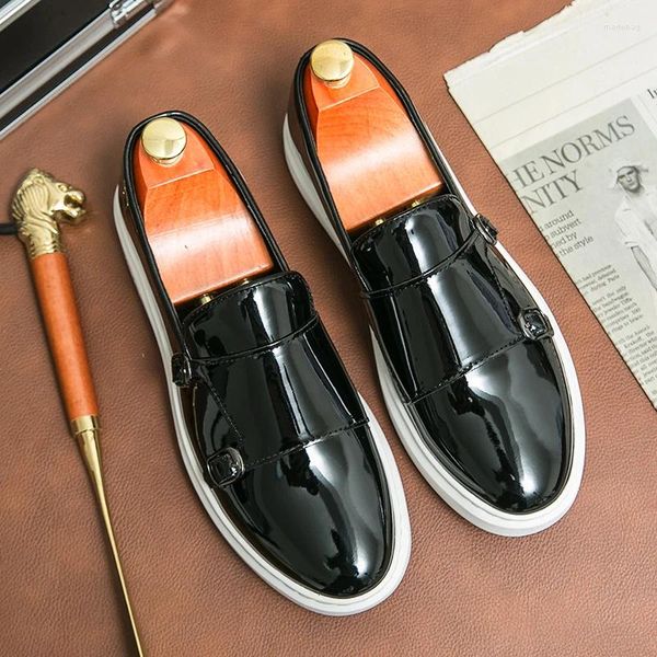 Chaussures habillées 2024 Muisseurs pour hommes Slip-on Slip-On Le cuir brillant à double boucle à double boucle noire Périte de fête
