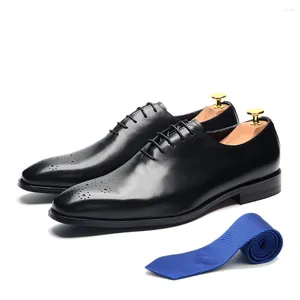 Zapatos de vestir 2024 Estilo italiano de lujo Oxford para hombres Cuero genuino Negro Corte entero Clásico Boda de negocios Formal para hombres