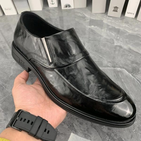 Zapatos de vestir 2024 Hombres Cuero de vaca Cuero de suela suave Transpirable Joker Negocios Negro Marrón