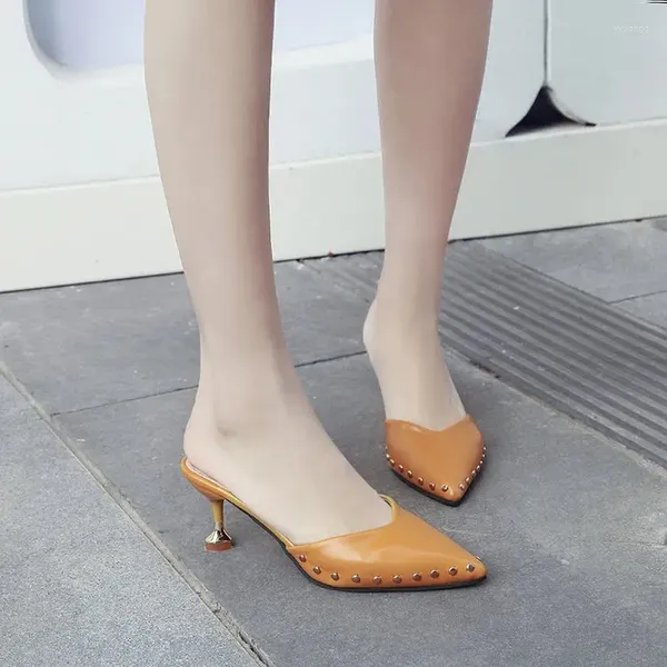 Zapatos de vestir 2024 sandalias y zapatillas de tacón medio de tacones de aguja para mujeres.