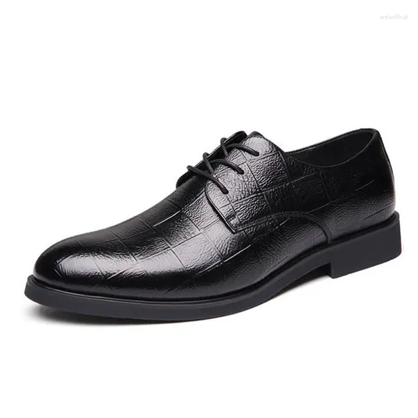 Chaussures habillées 2024 Cuir brevet Formal Toe Business Men Breatchable Houstable confortable Oxfords For Solid