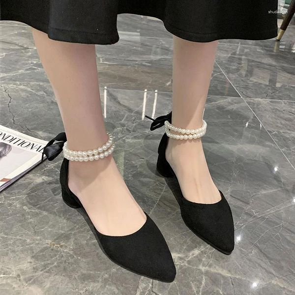 Robe chaussures 2024 perles cerclage mode femmes à talons hauts en ligne rouge été talon carré pointu creux sandales pour femmes