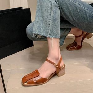 Robe chaussures 2024 rétro en cuir véritable femmes sandales faites à la main talon brut haute qualité boucle sangle confortable décontracté Zapato de Mujer