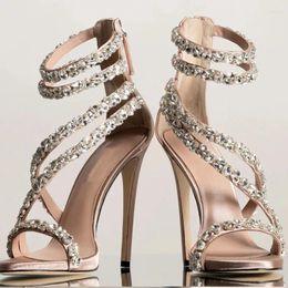 Chaussures habillées 2024 Rhingestone High Heels Sangle de la cheville Chaîne de sandales pour femmes Back Zipper Super Luxury Design