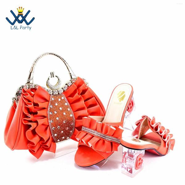 Zapatos de vestir 2024 Llegadas de primavera Mujeres africanas Bolsa a juego Conjunto en color naranja Novedad Estilo Tacones cómodos para