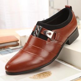 Chaussures habillées 2024 Spring coréen Fashion Men's Brown Leather British British Top Maridding Studio