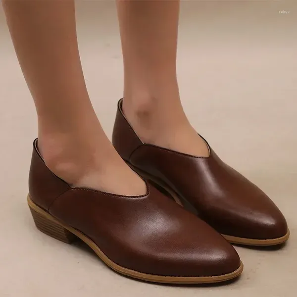 Chaussures habillées 2024 Spring Femmes pointues Designer à orteils Mid Heels Sandales peu profondes Gladiator Bureau Chunky Mujer Pumps Zapatos