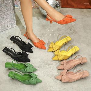 Dress Shoes 2024 Summer Fashion Bowknot Back Riem Sandalen Suede Pumps Oranje puntige teen Slingback 3 cm lage hoge hak