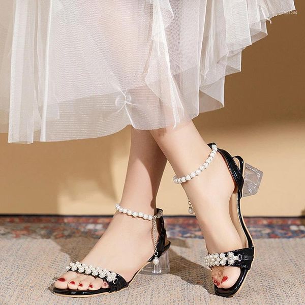 Chaussures habillées 2024 Été Modern Women's Sandals Fashion Open Toe Square Talon Sexy String String Perle Boucle Slegant Ladies Party