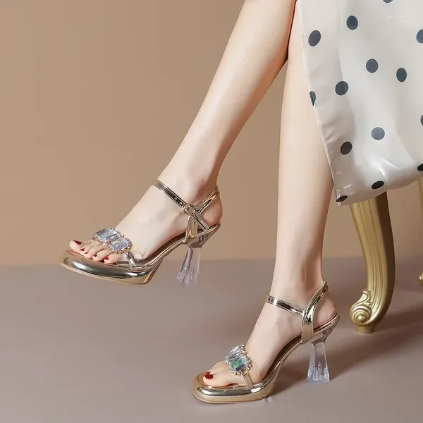 Dress Shoes 2024 Summer Open Toe Fine Fairy Style One Línea con temperamento sexy sandalias altas en francés para mujeres