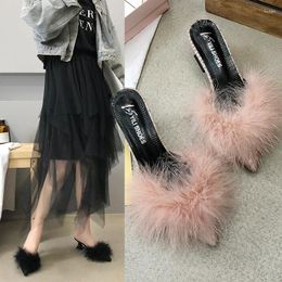 Robe chaussures 2024 été pointu demi pantoufles femmes mode coréenne en peluche talons hauts et vente en gros irrégulière pour