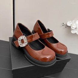 Chaussures habillées 2024 Muisseaux en cuir brevet peu profond Summer Femme Toe Round Couleur Solide Rugestone Décorative Sole épaisse Pompes