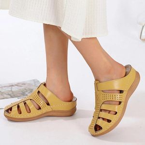 Chaussures habillées 2024 Été pour femmes épaisses Sole de talon sandales à la mode
