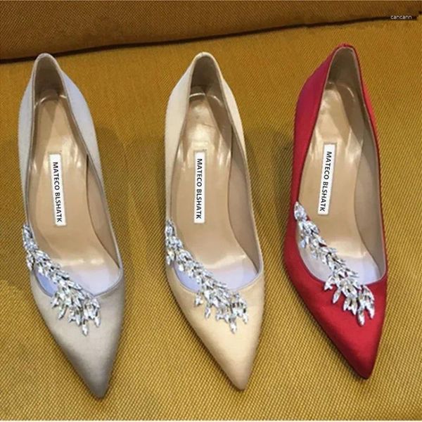 Zapatos de vestir 2024 Oreja de trigo Agua Diamante Tacón fino Tacones altos puntiagudos Vino nupcial Boda roja