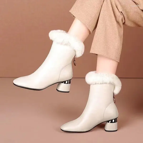 Zapatos de vestir 2024 botas de terciopelo de invierno para mujeres botines de moda de cuero grueso de cuero solo