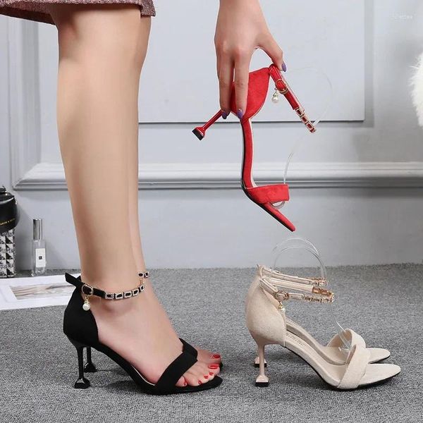 Chaussures de robe 2024 Zapatos de Mujer Femmes Mode Brillant Diamant Boucle Sangle Stiletto Talons Sandales Lady Cool Rouge Parti Talon De Mariage