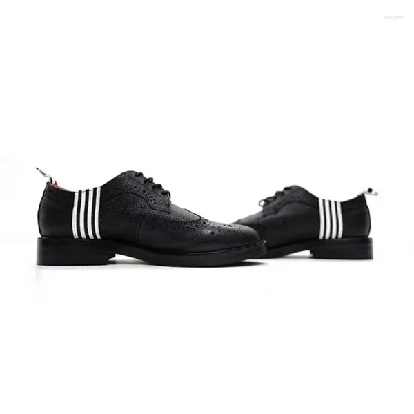 Zapatos de vestir 4-Bar Stripe Black Pebble Becerro Brogues de ala larga Zapatillas de deporte casuales de negocios Cuero genuino hecho a mano