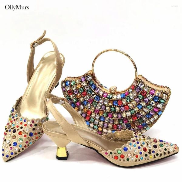 Chaussures habillées de style africain Rhingestone Crystal dames et sac pour fête 2024 FaHion Pumps nigérians en vente