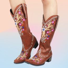 Zapatos de vestir aosfiraylian bordado de costura floral botas de vaquero occidentales para mujeres 2023 retro vintage media ternera vaquera para mujeres 230816
