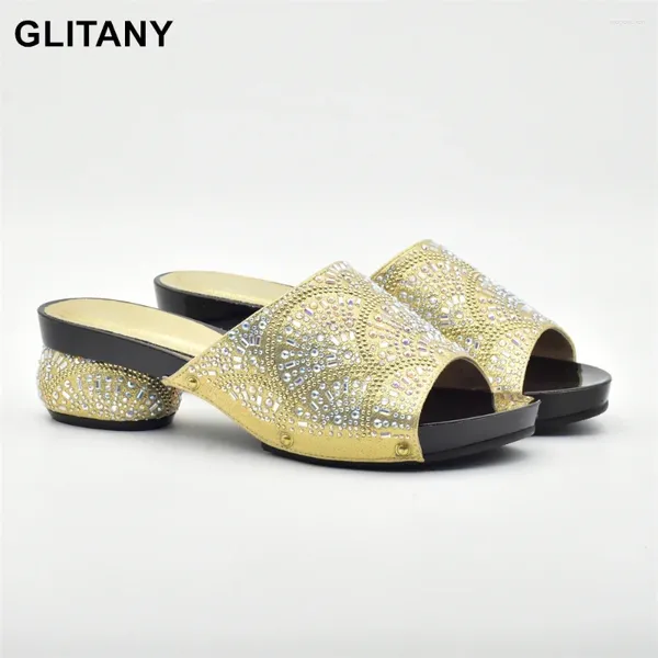Chaussures habillées Arrivée Gold Color Fashion Italian Ladies Shoe for Fêtes Rhinestoen Femmes Wedding High Quality Nigerian