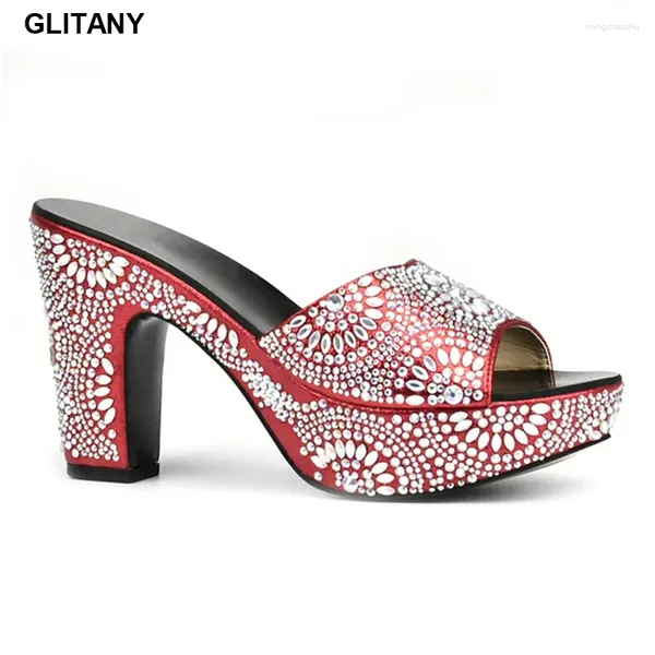 Chaussures habillées Arrivée Couleur rouge Italien Women Sandals Shoe for Farty African Wedding High Talons Slip on Pumps