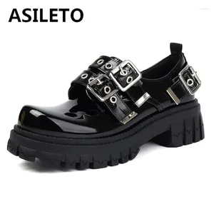 Kledingschoenen asileto gotische vrouwelijke pompen punk brogues gesp riem metaal decoratie big size 41 42 43 octrooi lederen causale straatstijl