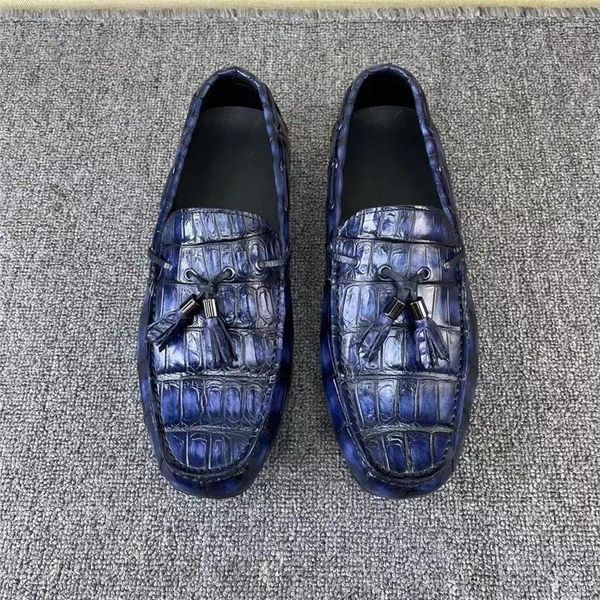 Zapatos de vestir Piel de cocodrilo auténtica Pintado a mano Color azul Hombres Mocasines de borlas Cuero de cocodrilo genuino Suela exterior suave Pisos sin cordones masculinos