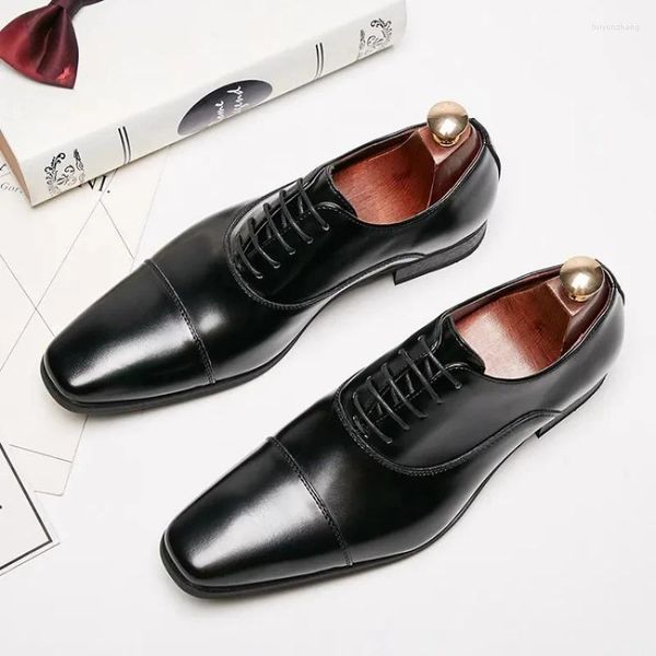 Chaussures habillées Automne Hiver Couleur Unie Tête Carrée Surface En Cuir Imperméable Confortable Mode Homme Trois Joint Plat