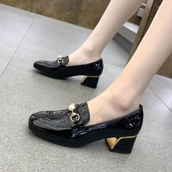 Zapatos de vestir Otoño Mujeres Bombas Punta cuadrada Tacón medio Slip-on para mujeres Cómodas Fiesta Damas con decoración de metal Slip