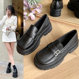 Chaussures habillées automne femmes chaussures noires britanniques en cuir souple talon épais chaussures simples pour femmes robe étudiant boucle 43 231207