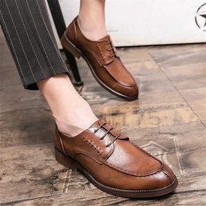 Zapatos de vestir banquete tostado marrón hombres casuales elegantes zapatillas de zapatillas Sport Snekaers las últimas loferas más vendidas