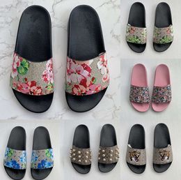 Kleding Schoenen Basketbal Heren Dames Slippers Designer Rubber Slides Sandaal Platte Bloemen Aardbei Tijger Bijen Groen Rood Wit Webmode Strand F551