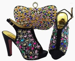 Kleding schoenen mooie zwarte vrouwen pompen en tassen set met kleurrijke kristaldecoratie Afrikaanse match handtas voor QSL005 hiel 12 cm