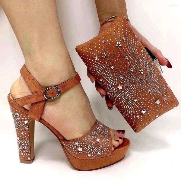 Zapatos de vestir Hermosas Khanki Mujeres Match Monedero con diamantes de imitación Decoración Bombas de vestir africanas y conjunto de bolsos A1071 Tacón 10 cm