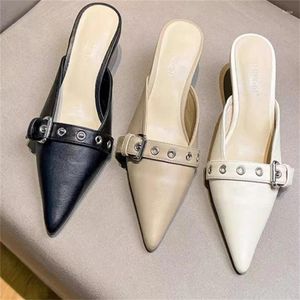 Chaussures habillées boucles boucle pour les femmes pointues toes dames hollow femelles pompes mi-talons pu en cuir chassure féminin files de couture zapatos