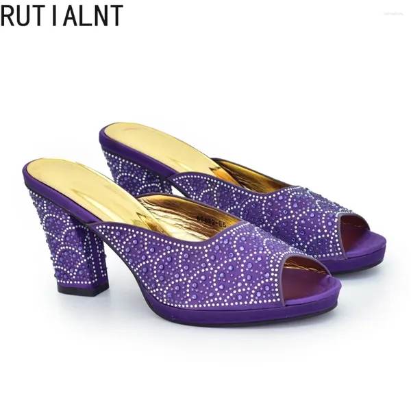 Zapatos de vestir grandes ventas diseño italiano correa de tobillo de lujo africano brillante rrhinestone sandals banquetes para mujeres tacones altos tacones
