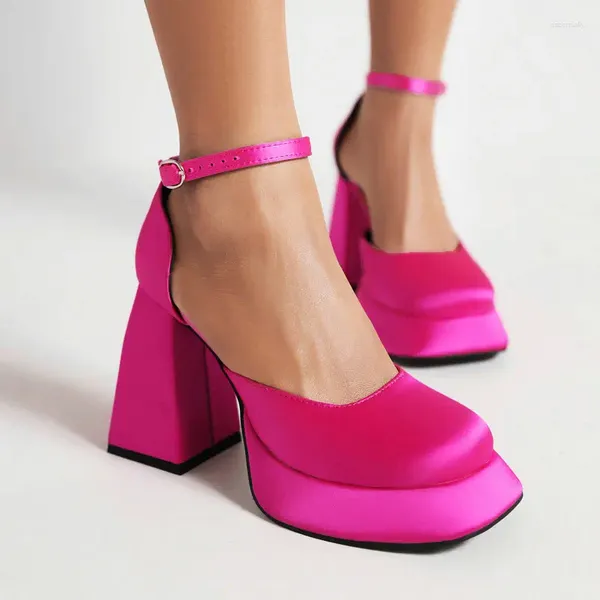 Zapatos de vestir Tamaño grande 34-43 Fucsia brillante Color Rojo Ancho Cerrado Toe Satin Lujo Mujeres Plataforma nupcial Chunky Tacones altos Sandalias