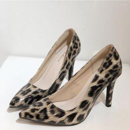 Chaussures habillées grande taille 35-43 printemps cuir verni talons hauts femmes pompes Sexy imprimé léopard bout pointu dames bureau