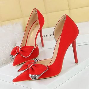 Chaussures de robe BIGTREE Night Club Stripper Fashion Femmes Femme Pompes Rouge Femme élégante Talon Sexy Light Bout pointu Diamond Bow Chaussures simples 231113