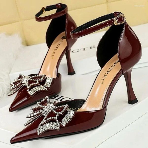 Zapatos de vestir BIGTREE Mujeres Desnudo Rojo 8 cm Tacones altos Sandalias Slingback Patente Cuero Glitter Rhinestone Mariposa Nudos Boda Fiesta