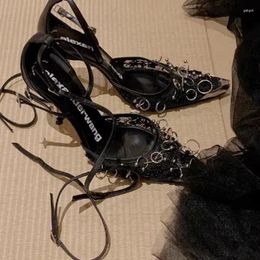 Kledingschoenen zwarte enkelband zapatos mujer 2024 undencia geplooide hakken sandalen octrooi lederen voor vrouwen uitgehold tacones zomer