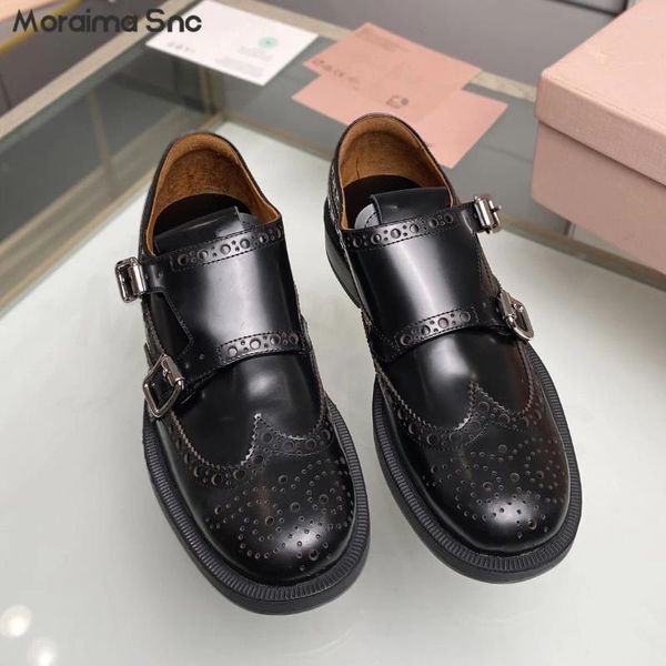 Zapatos de vestir Bombas barrocas exquisitamente talladas negras con hebillas de cinturón y cuero de monje para otoño invierno zapato de moda retro para mujer