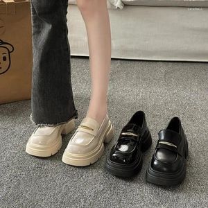 Chaussures habillées Mocassins noirs brillants Plate-forme en cuir souple Semelles épaisses Slip-ons peu profonds Talons épais Travail des femmes pour les déplacements domicile-travail