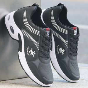 Kleding Schoenen Zwart lederen sneakers herfst man schoenen aankomst wiggen sneakers mannen casual gevulkaniseerde schoenen 230719