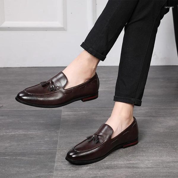 Chaussures habillées Mocassins noirs pour hommes Slip-On Bout rond Glands Solide Marron Taille 38-48