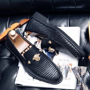 Dress Shoes Black Men S Leather Shoes Designer Loafers Pointed Teen Brogues Business Formal Wear Brand Hoge kwaliteit 231218