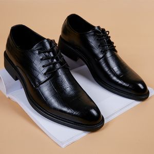 Chaussures habillées hommes Black Suit Chaussures Party Chaussures habitantes Chaussures en cuir italien Zapatos Hombre chaussures formelles Men Office Sapatos Social Masculino 230811