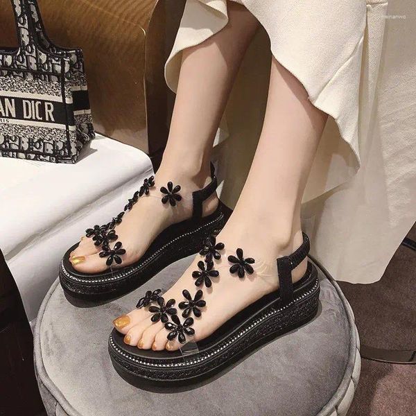 Chaussures habillées noires avec talons moyens été 2024 chaussures pour dames claires plate-forme sandales en cristal transparent pour femmes en offre corée f