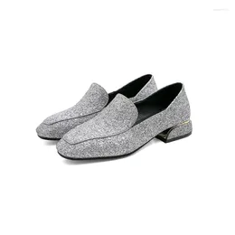 Chaussures habillées blxqpyt 2023 pompes femme rond talon carré talon décontracté célibataire classique petit et lage taille 30-45 168-5