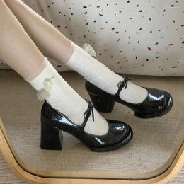 Chaussures habillées Bowknot Mary Jane Femmes Single Black Patent Leather Ladies Pumps Slip-On Tacones Para Mujer Point Toe Sapatos Feminino